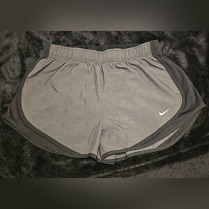 nike shorts size medium nwot